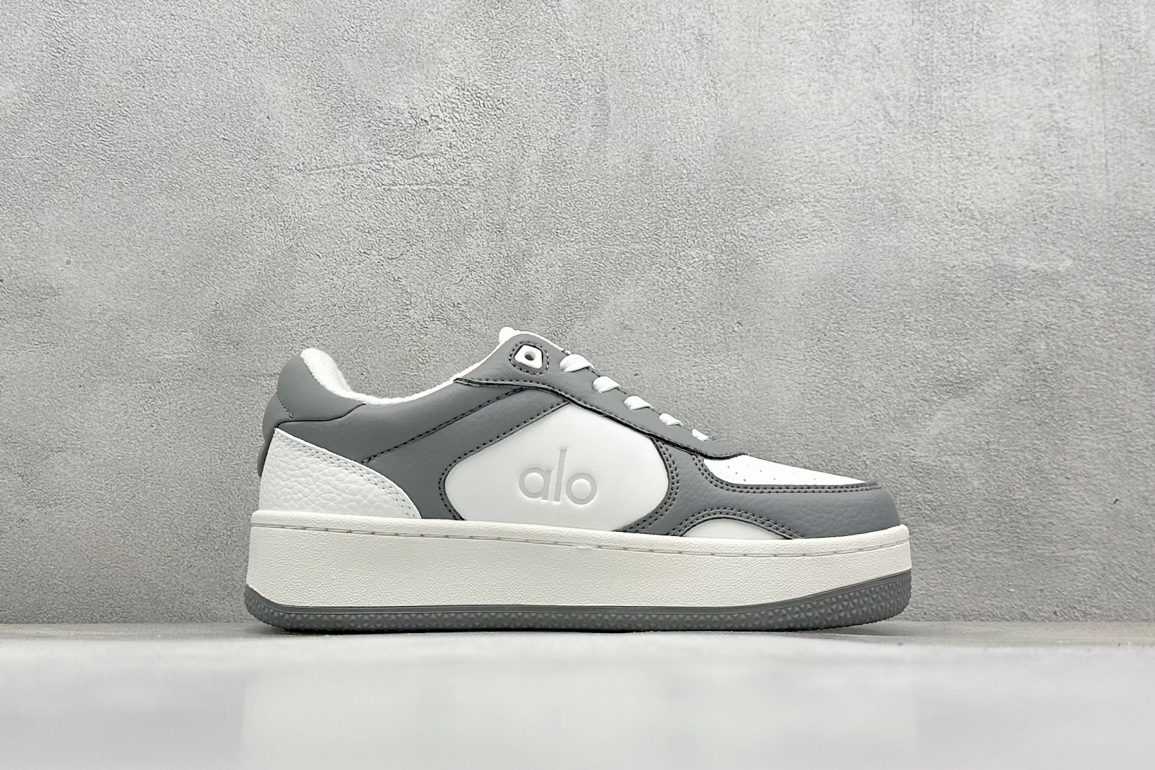 图片[2]-Alo Yoga Recovery Mode 人气单品 舒适简约防滑耐磨低帮休闲板鞋  #Alo Yoga于2007年创立于洛杉矶，意在传播有意识的运动，同时激发人们的健康意识与创造力。品牌的核心理念在于制作能够带来完美体验的瑜伽服饰与功能性单品，让有意识的运动融入并改变生活。  尺码：35-45-选品中心