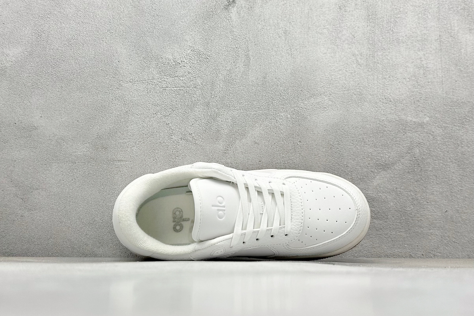 图片[3]-Alo Yoga Recovery Mode 人气单品 舒适简约防滑耐磨低帮休闲板鞋  #Alo Yoga于2007年创立于洛杉矶，意在传播有意识的运动，同时激发人们的健康意识与创造力。品牌的核心理念在于制作能够带来完美体验的瑜伽服饰与功能性单品，让有意识的运动融入并改变生活。  尺码：35-45-选品中心