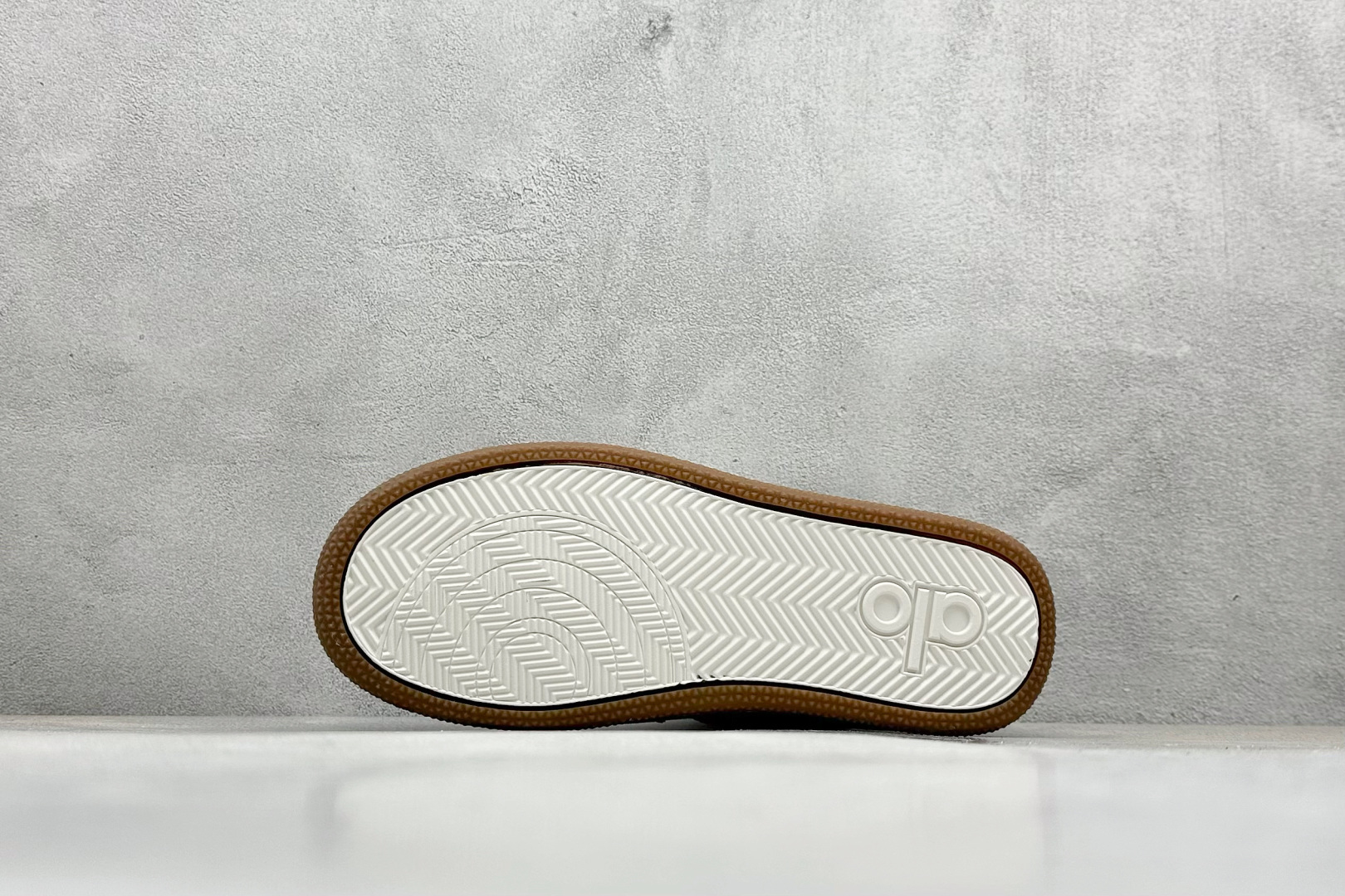 图片[4]-Alo Yoga Recovery Mode 人气单品 舒适简约防滑耐磨低帮休闲板鞋  #Alo Yoga于2007年创立于洛杉矶，意在传播有意识的运动，同时激发人们的健康意识与创造力。品牌的核心理念在于制作能够带来完美体验的瑜伽服饰与功能性单品，让有意识的运动融入并改变生活。  尺码：35-45-选品中心