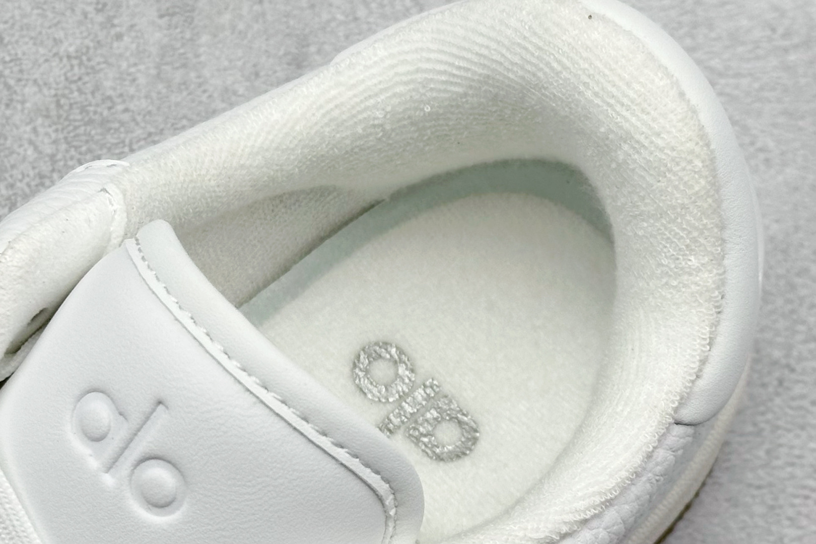 图片[8]-Alo Yoga Recovery Mode 人气单品 舒适简约防滑耐磨低帮休闲板鞋  #Alo Yoga于2007年创立于洛杉矶，意在传播有意识的运动，同时激发人们的健康意识与创造力。品牌的核心理念在于制作能够带来完美体验的瑜伽服饰与功能性单品，让有意识的运动融入并改变生活。  尺码：35-45-选品中心