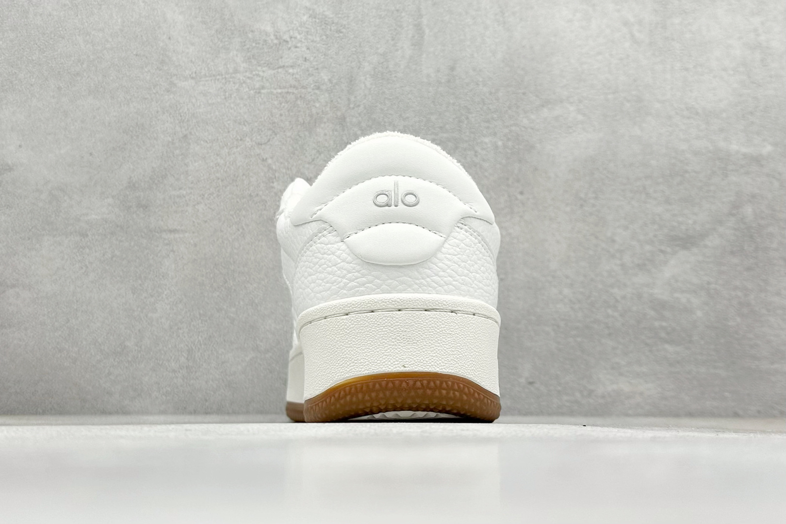 图片[6]-Alo Yoga Recovery Mode 人气单品 舒适简约防滑耐磨低帮休闲板鞋  #Alo Yoga于2007年创立于洛杉矶，意在传播有意识的运动，同时激发人们的健康意识与创造力。品牌的核心理念在于制作能够带来完美体验的瑜伽服饰与功能性单品，让有意识的运动融入并改变生活。  尺码：35-45-选品中心