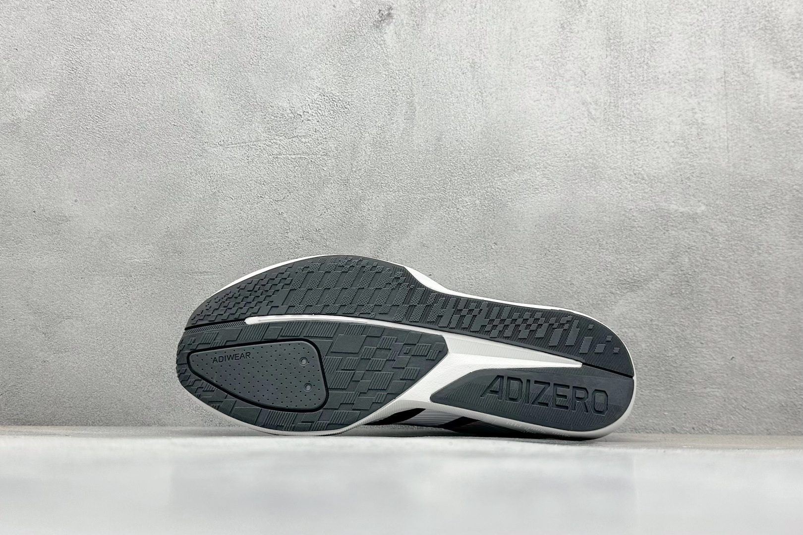 AdidAdizero BK 阿迪透气低帮跑步鞋 JP6528