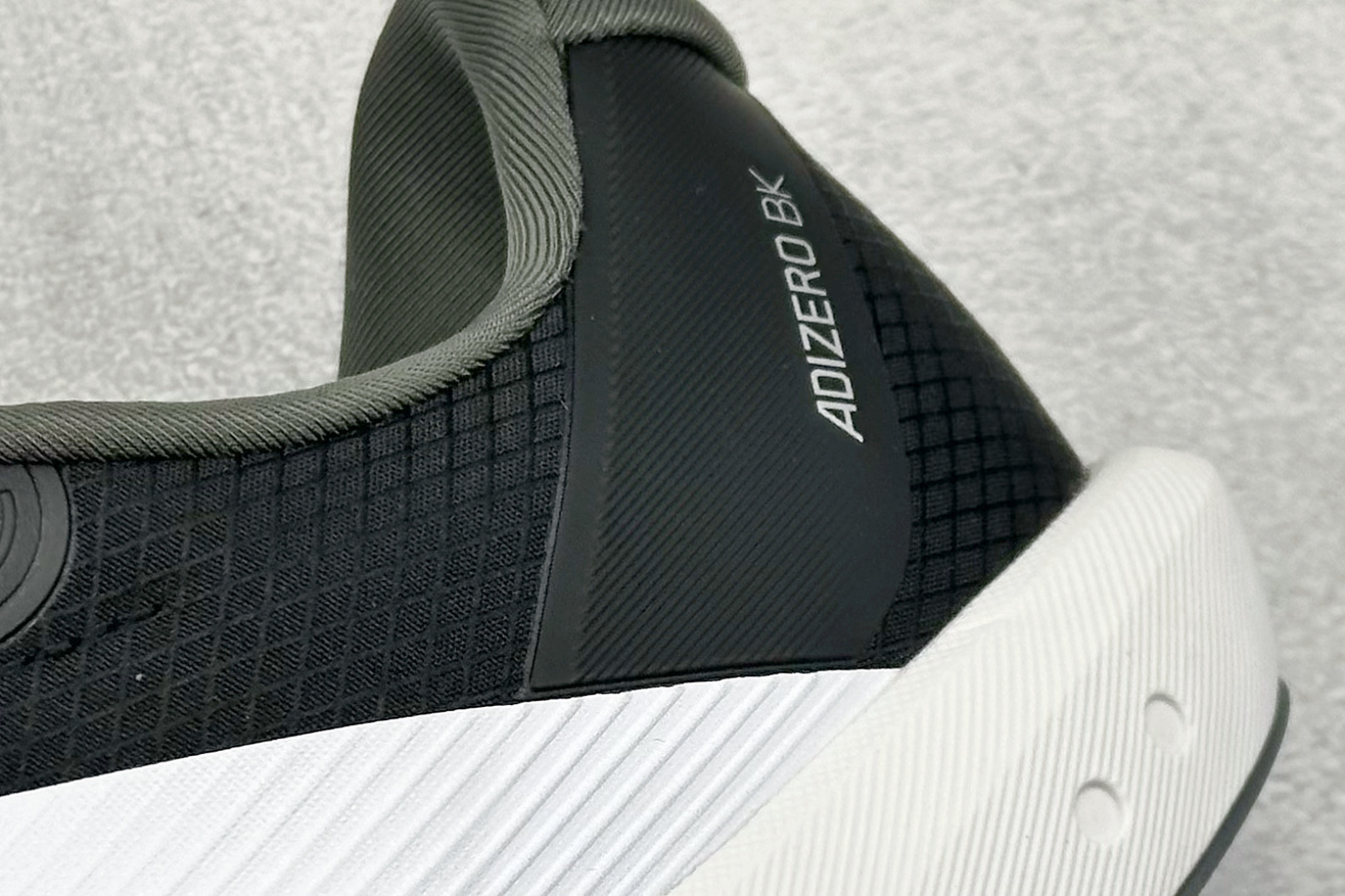AdidAdizero BK 阿迪透气低帮跑步鞋 JP6528