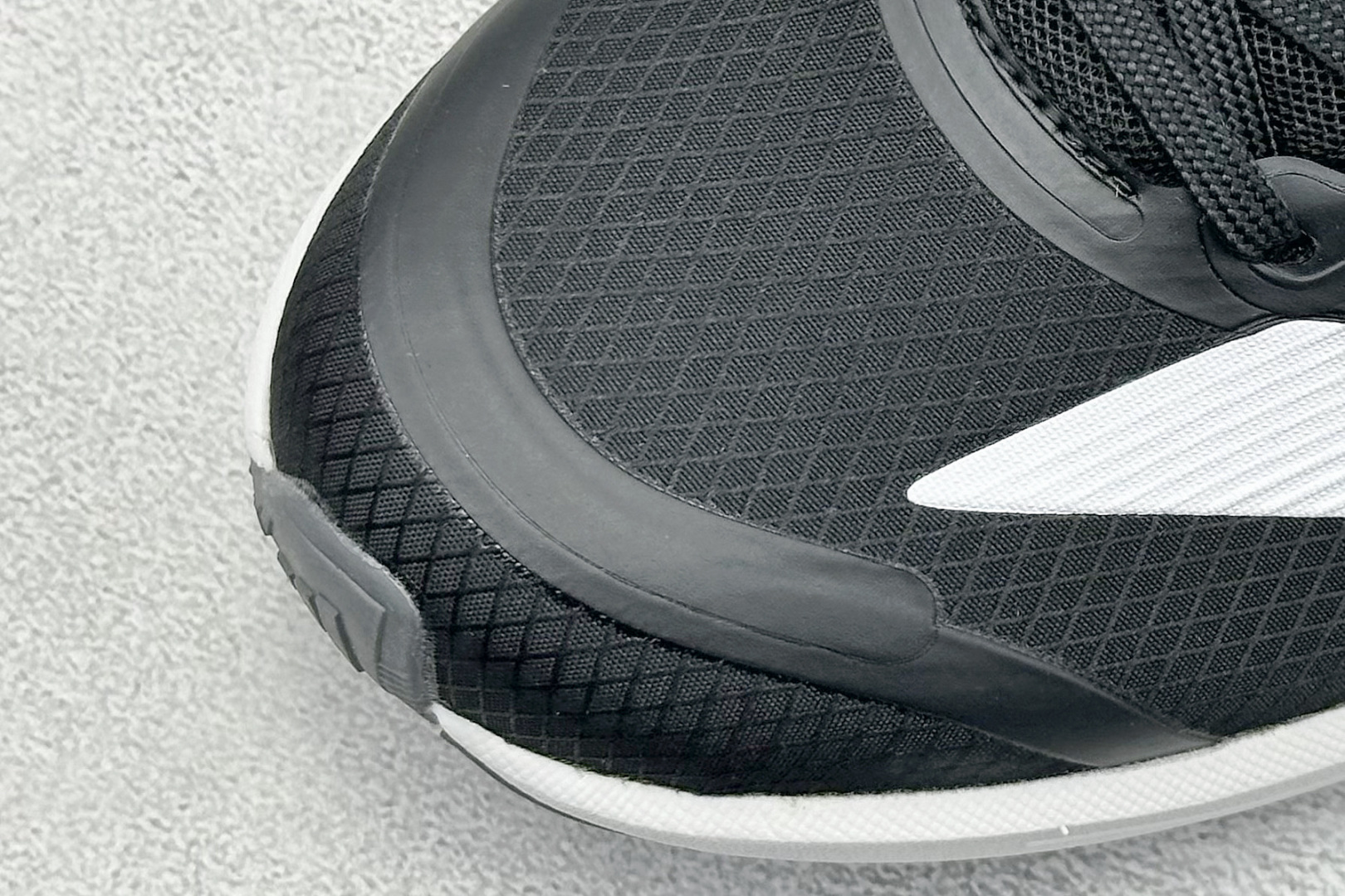 AdidAdizero BK 阿迪透气低帮跑步鞋 JP6528