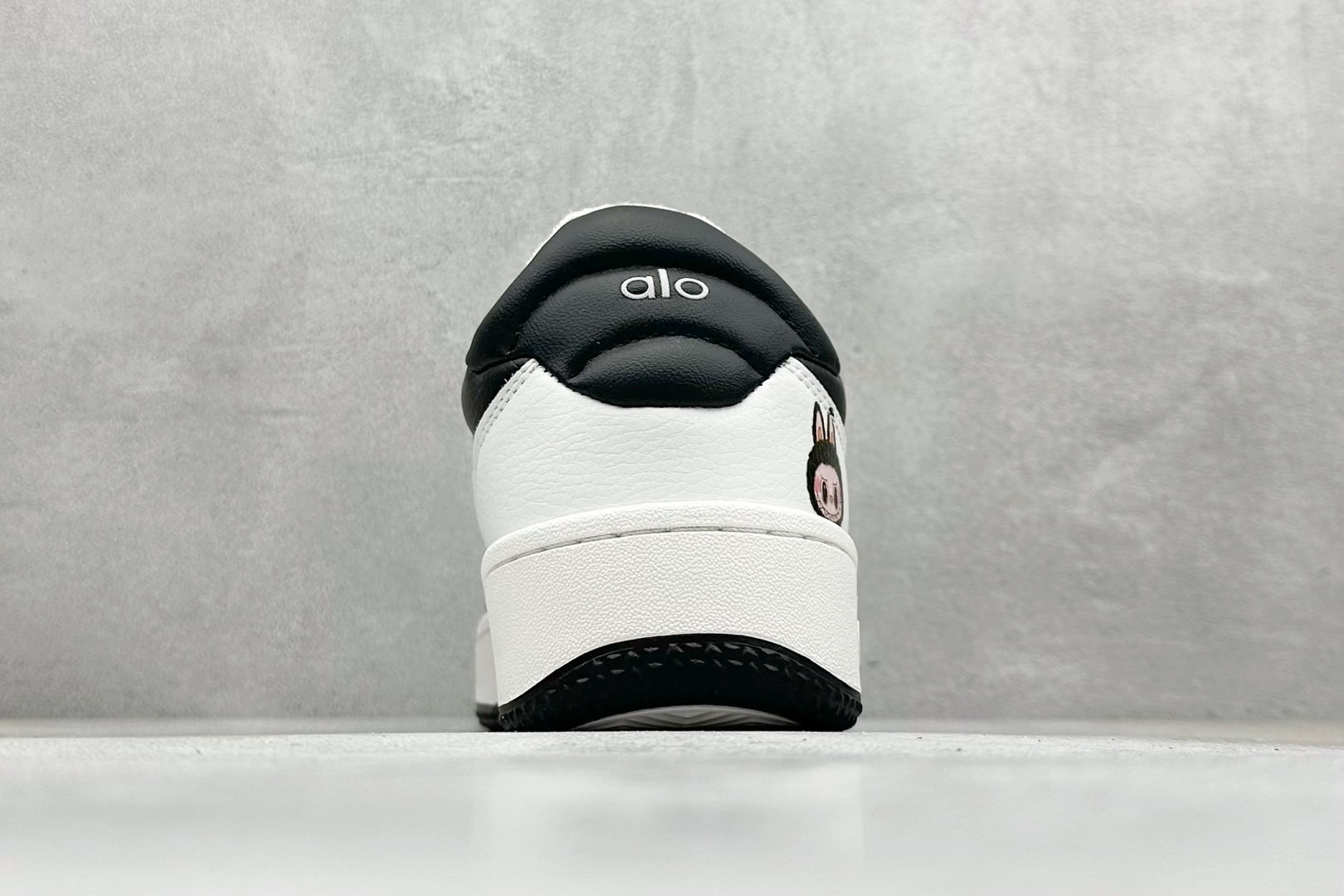 Alo Yoga Recovery Mode 拉布布人气单品 舒适简约防滑耐磨低帮休闲板鞋黑白