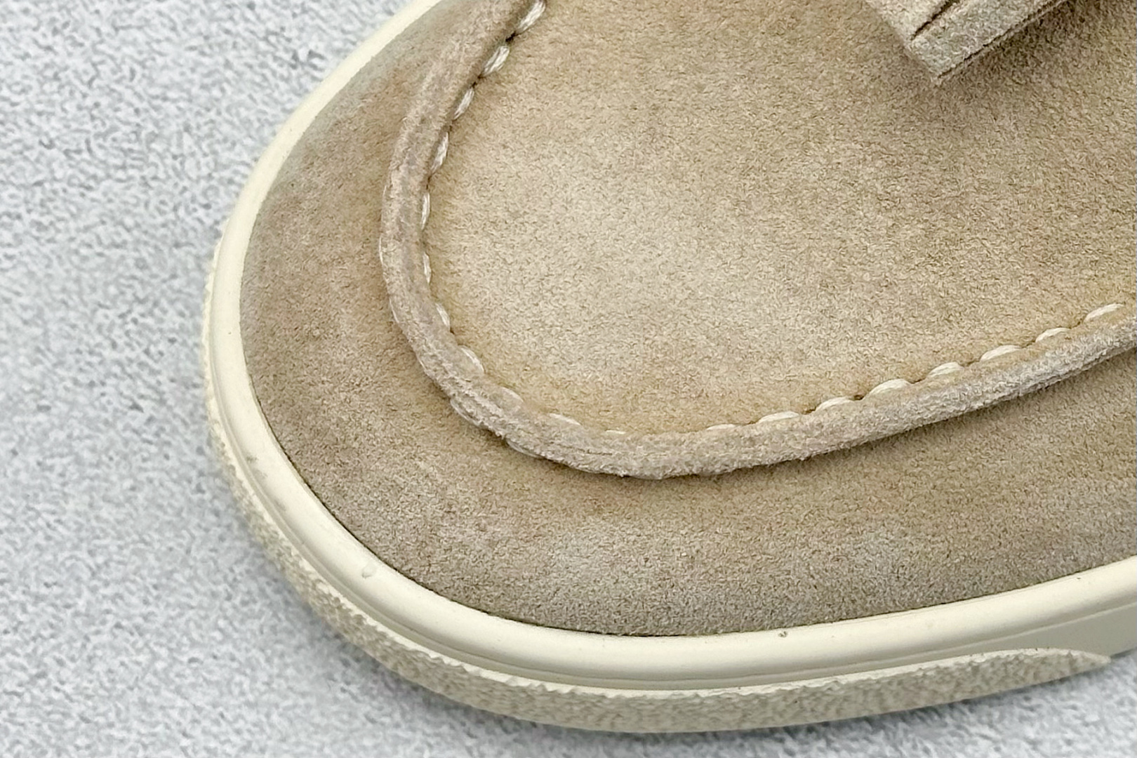 图片[7]-Loro Piana 诺悠翩雅 LP 老钱风 低帮休闲板鞋 海淘代购同渠道品质 高端零售 外贸充正专供 原版购入开发 鞋身、反口里、鞋垫、中底均采用原厂Bonaudo牛皮 鞋头采用Zonta牛反绒 后跟采用CFC高丝光牛反绒 原版数据 0色差低透 尺码：37-46-选品中心