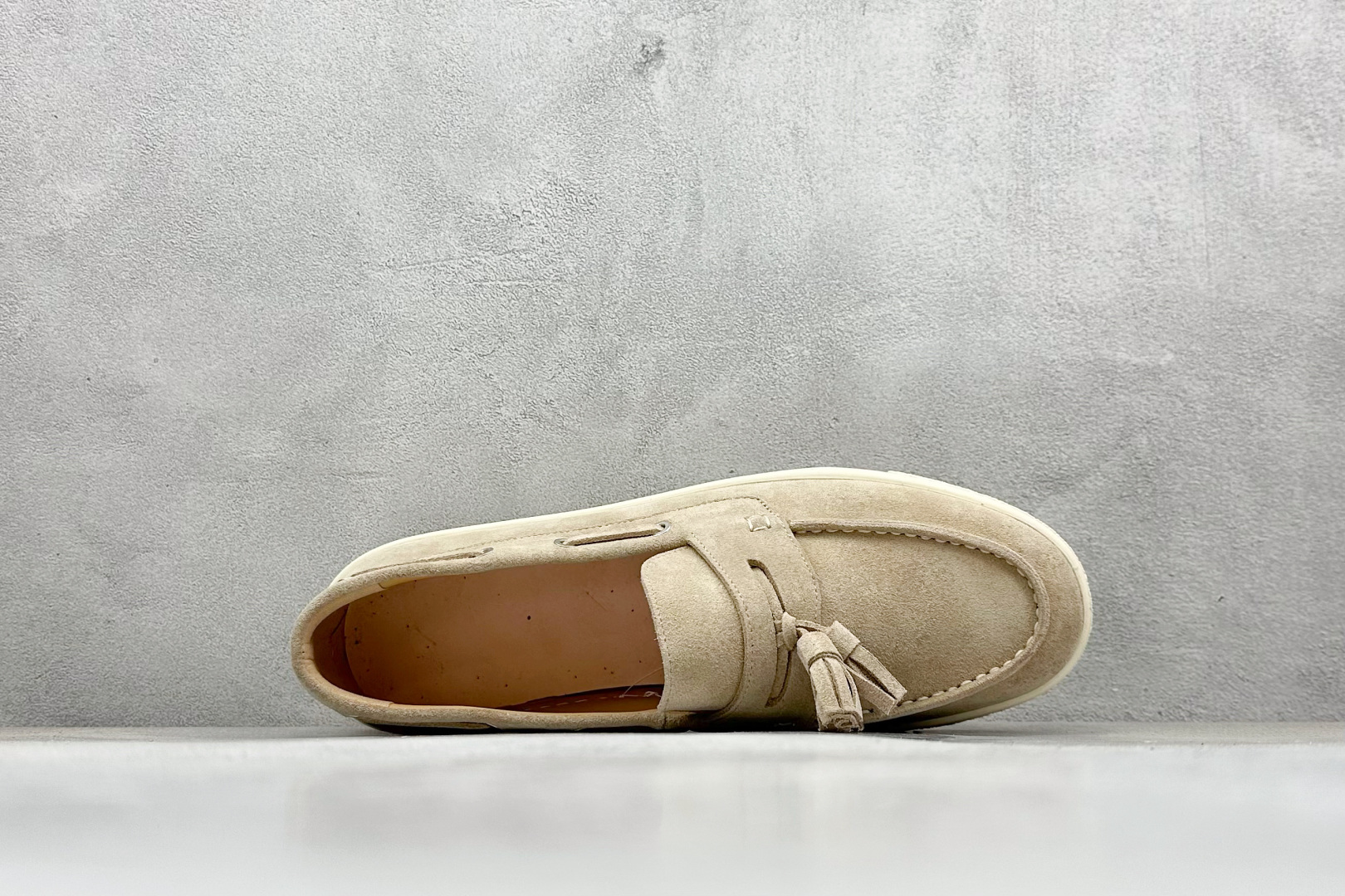 图片[3]-Loro Piana 诺悠翩雅 LP 老钱风 低帮休闲板鞋 海淘代购同渠道品质 高端零售 外贸充正专供 原版购入开发 鞋身、反口里、鞋垫、中底均采用原厂Bonaudo牛皮 鞋头采用Zonta牛反绒 后跟采用CFC高丝光牛反绒 原版数据 0色差低透 尺码：37-46-选品中心