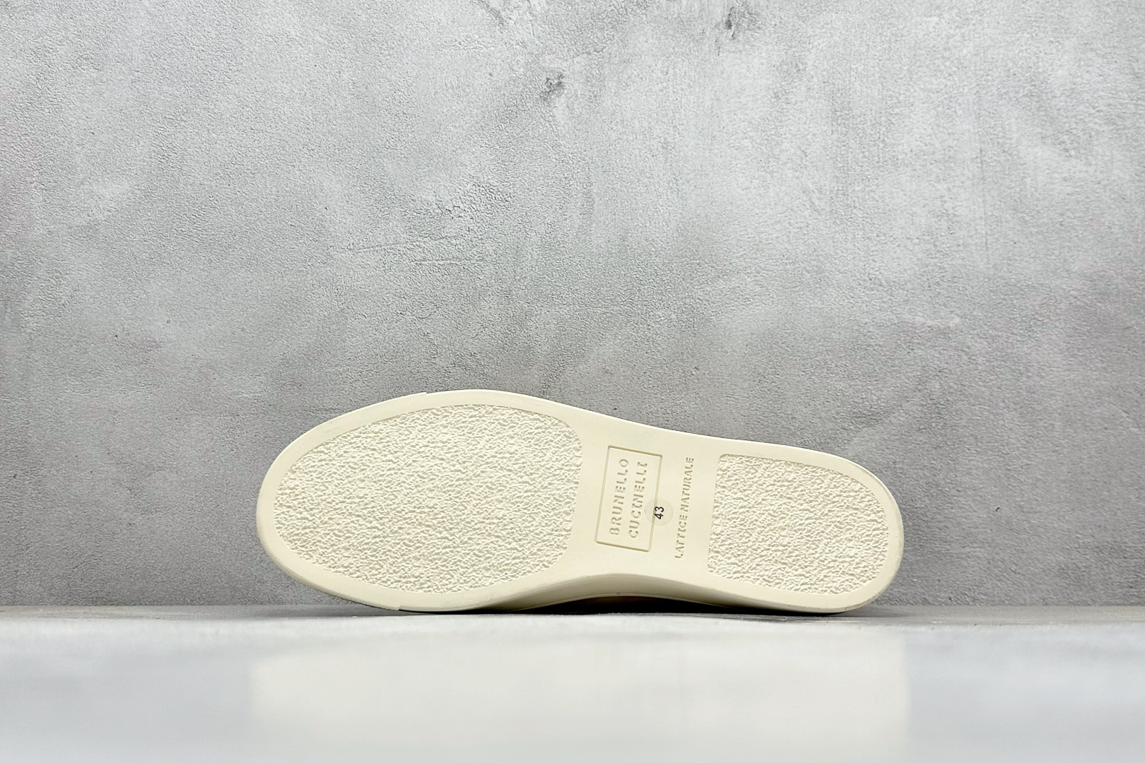 图片[4]-Loro Piana 诺悠翩雅 LP 老钱风 低帮休闲板鞋 海淘代购同渠道品质 高端零售 外贸充正专供 原版购入开发 鞋身、反口里、鞋垫、中底均采用原厂Bonaudo牛皮 鞋头采用Zonta牛反绒 后跟采用CFC高丝光牛反绒 原版数据 0色差低透 尺码：37-46-选品中心