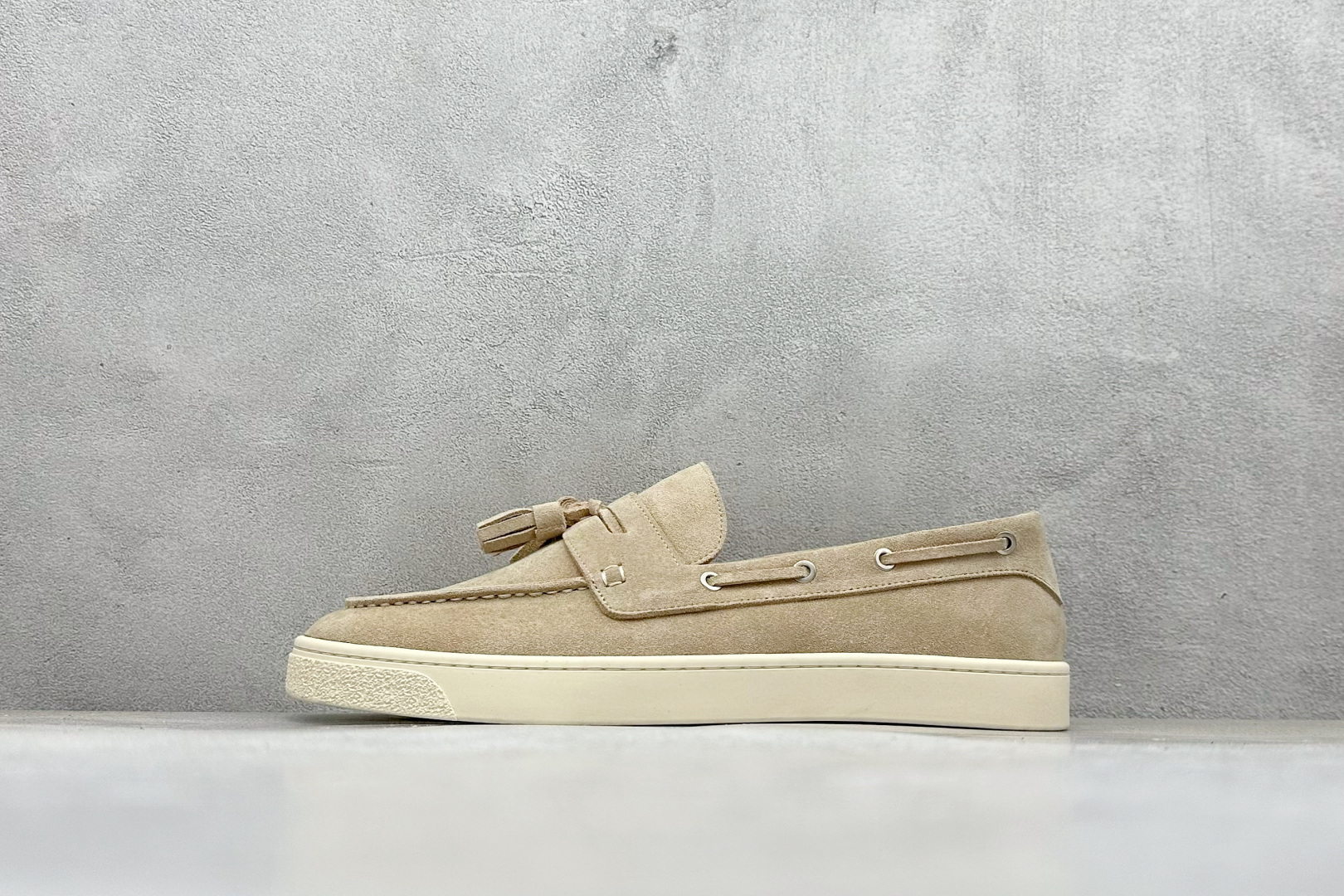 Loro Piana 诺悠翩雅 LP 老钱风 低帮休闲板鞋 海淘代购同渠道品质 高端零售 外贸充正专供 原版购入开发 鞋身、反口里、鞋垫、中底均采用原厂Bonaudo牛皮 鞋头采用Zonta牛反绒 后跟采用CFC高丝光牛反绒 原版数据 0色差低透 尺码：37-46-选品中心