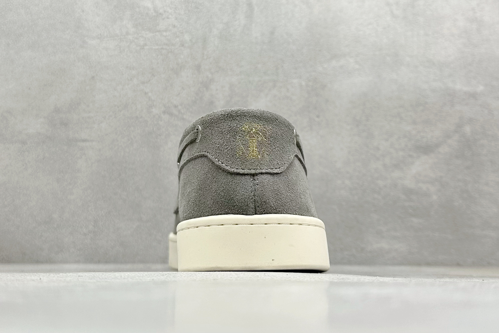 图片[6]-Loro Piana 诺悠翩雅 LP 老钱风 低帮休闲板鞋 海淘代购同渠道品质 高端零售 外贸充正专供 原版购入开发 鞋身、反口里、鞋垫、中底均采用原厂Bonaudo牛皮 鞋头采用Zonta牛反绒 后跟采用CFC高丝光牛反绒 原版数据 0色差低透 尺码：37-46-选品中心