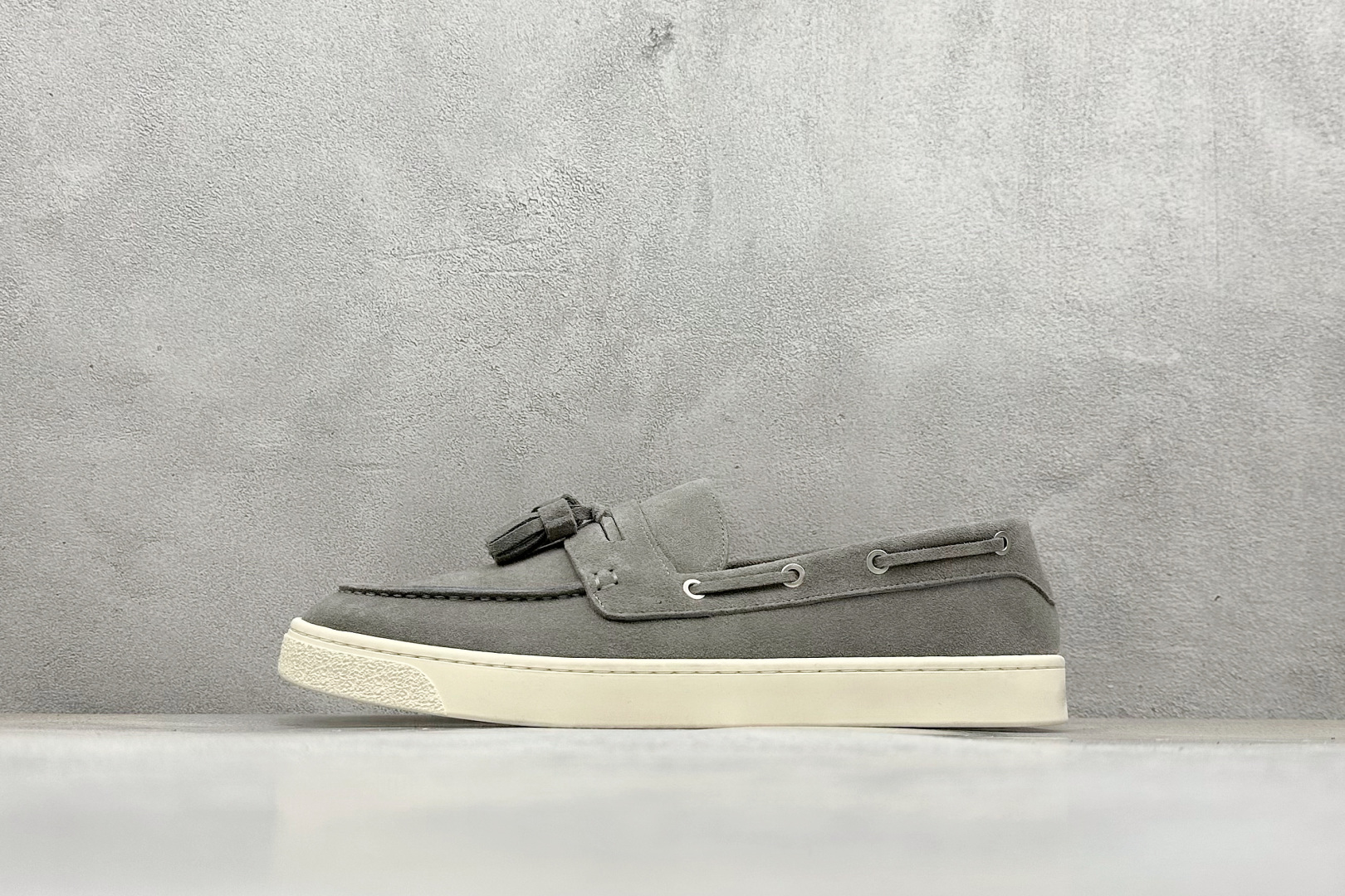 Loro Piana 诺悠翩雅 LP 老钱风 低帮休闲板鞋 海淘代购同渠道品质 高端零售 外贸充正专供 原版购入开发 鞋身、反口里、鞋垫、中底均采用原厂Bonaudo牛皮 鞋头采用Zonta牛反绒 后跟采用CFC高丝光牛反绒 原版数据 0色差低透 尺码：37-46-选品中心