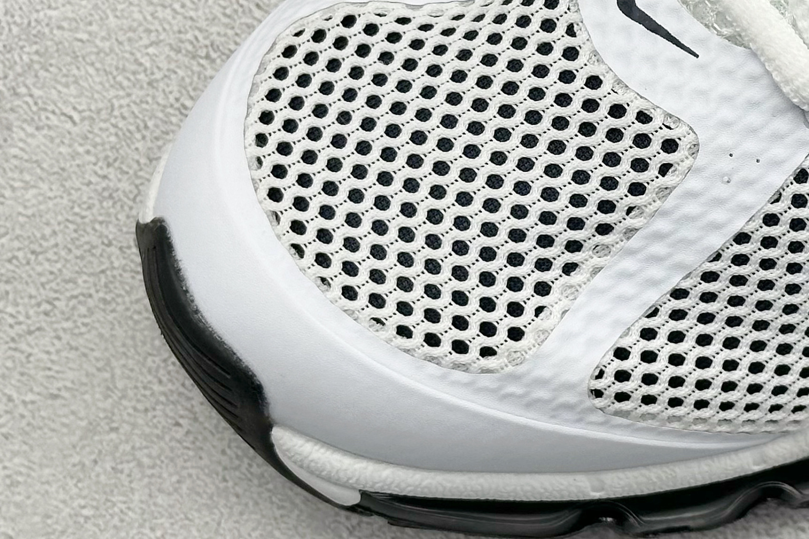 Nike Air Max 2013 舒适时尚耐磨透气 低帮跑步鞋 HF3660-101