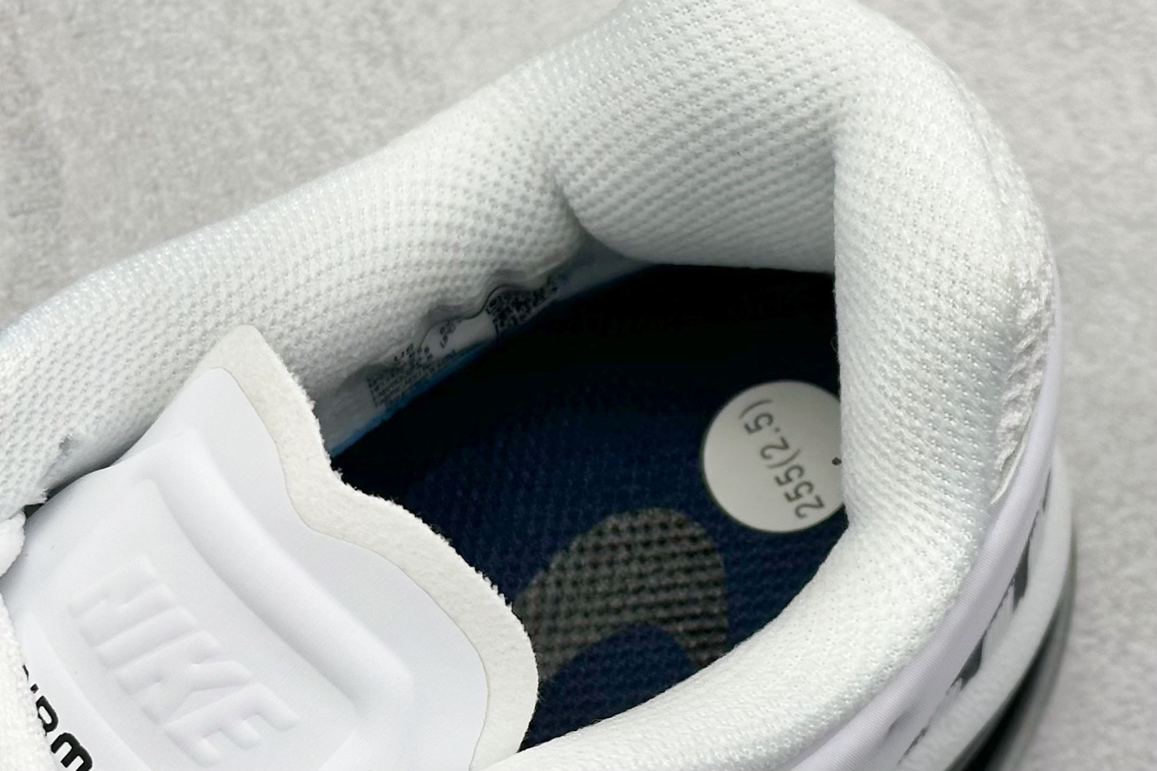 Nike Air Max 2013 舒适时尚耐磨透气 低帮跑步鞋 HF3660-101