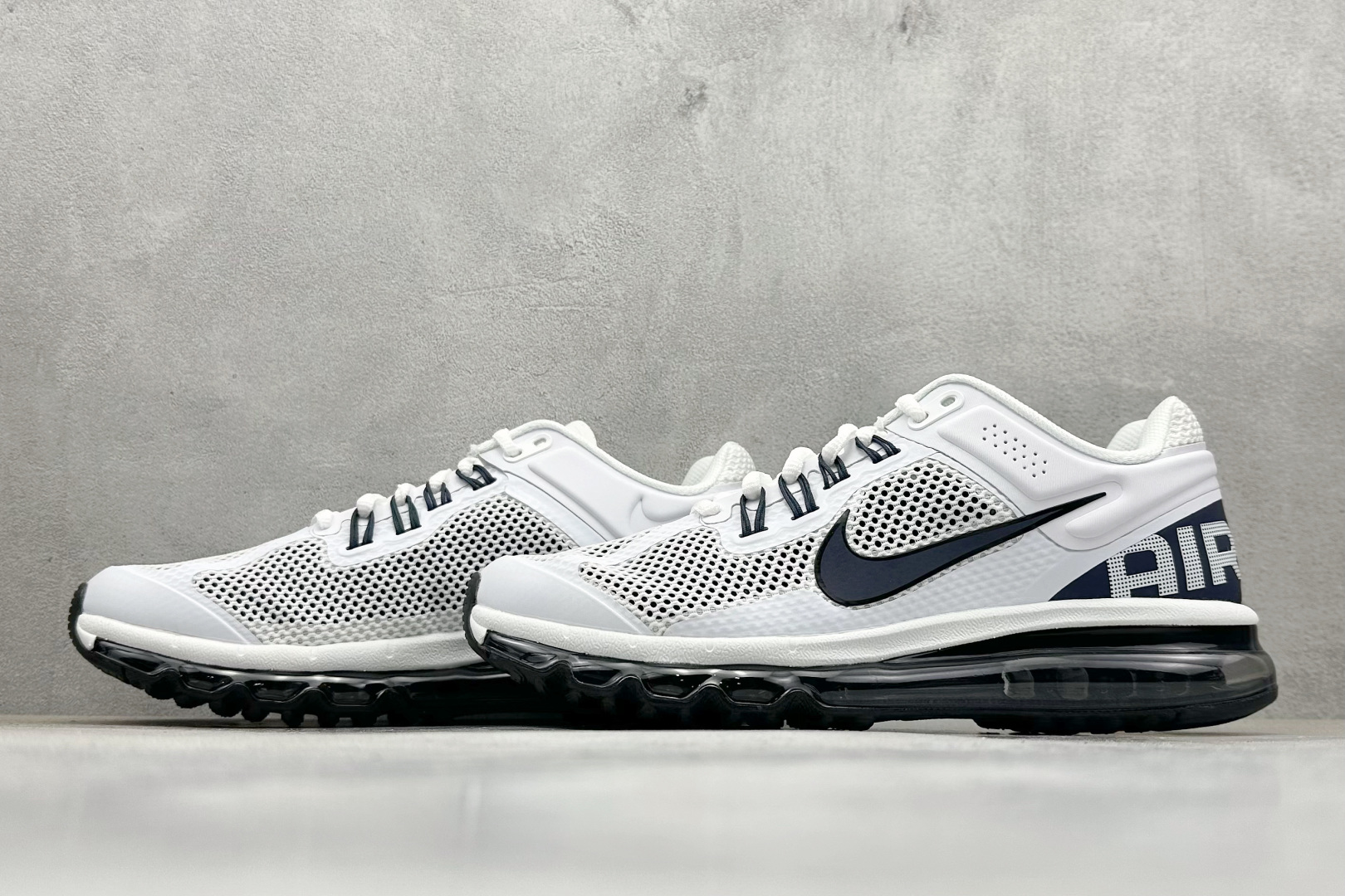 Nike Air Max 2013 舒适时尚耐磨透气 低帮跑步鞋 HF3660-101