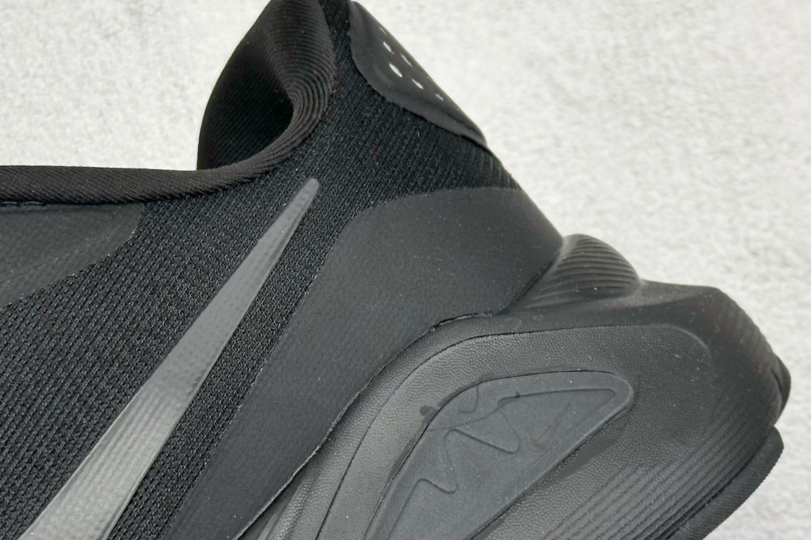 NIKE STRUCTURE 26代登月系列网透面气 训跑练步鞋 HJ1102-001
