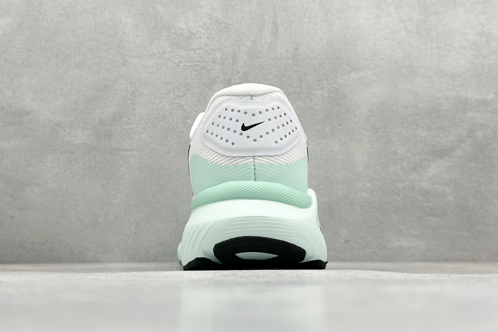 NIKE STRUCTURE 26代登月系列网透面气 训跑练步鞋 HJ1101-100
