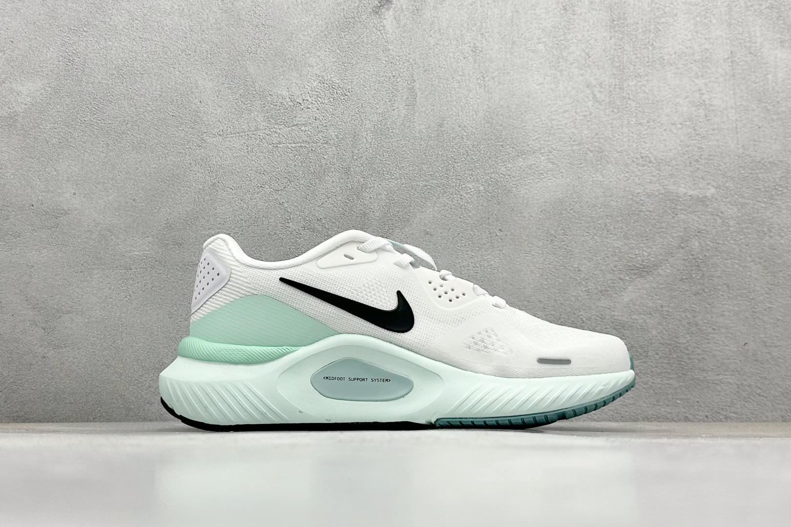 NIKE STRUCTURE 26代登月系列网透面气 训跑练步鞋 HJ1101-100
