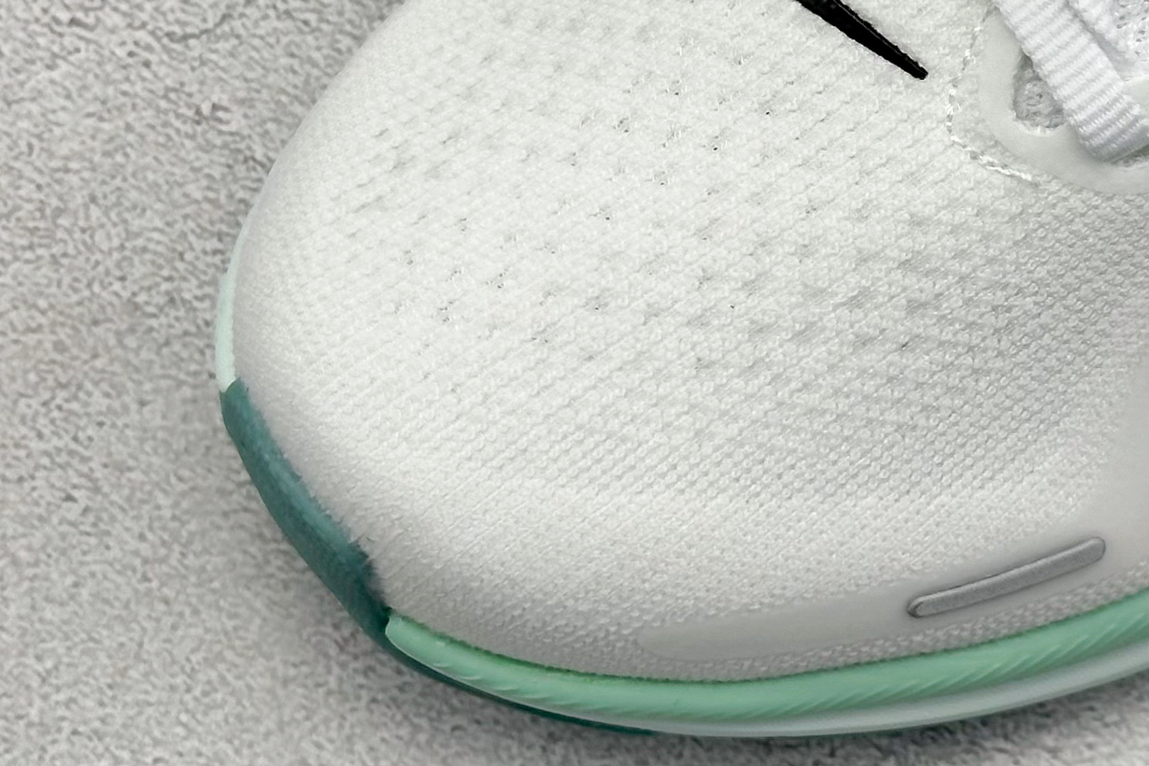 NIKE STRUCTURE 26代登月系列网透面气 训跑练步鞋 HJ1101-100