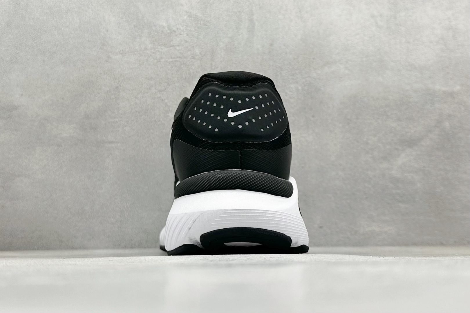 NIKE STRUCTURE 26代登月系列网透面气 训跑练步鞋 HJ1101-003