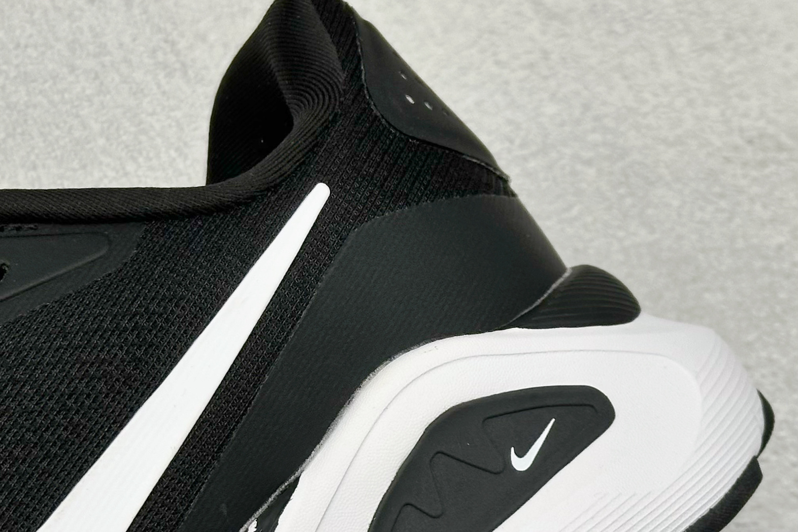 NIKE STRUCTURE 26代登月系列网透面气 训跑练步鞋 HJ1101-003