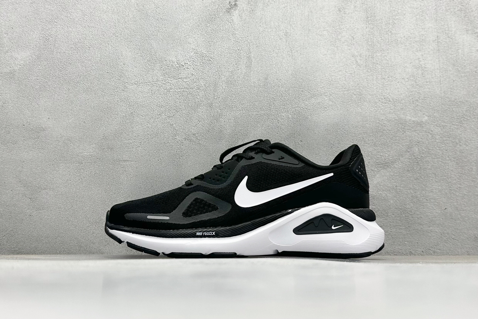 NIKE STRUCTURE 26代登月系列网透面气 训跑练步鞋 HJ1101-003