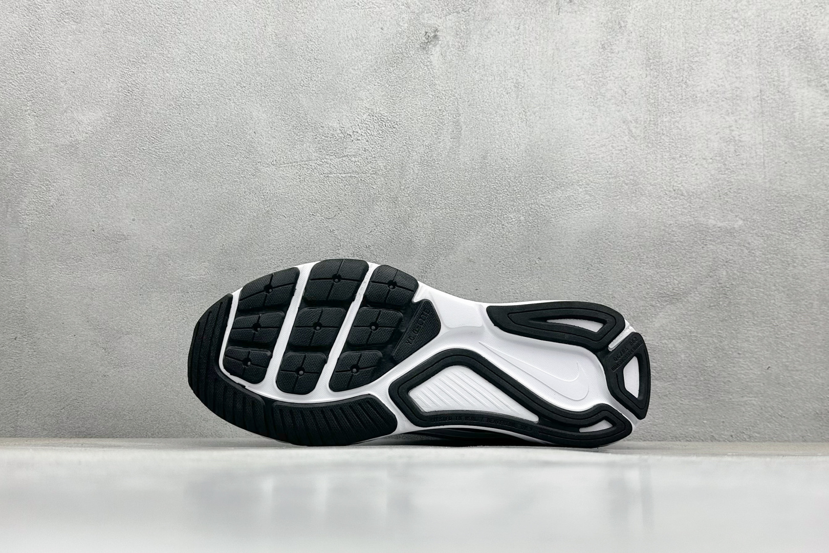NIKE STRUCTURE 26代登月系列网透面气 训跑练步鞋 HJ1101-003