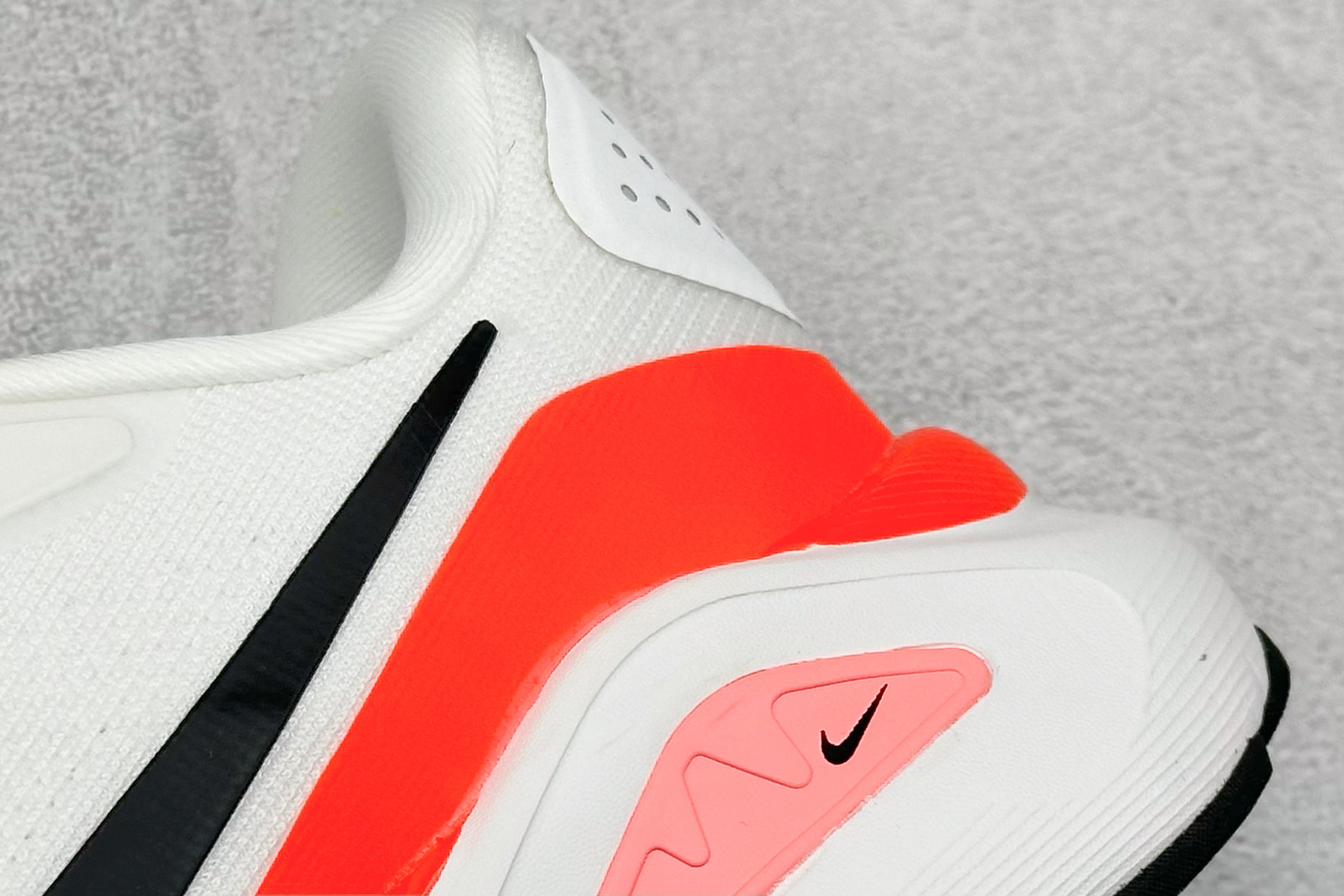 180 NIKE STRUCTURE 26代登月系列网透面气 训跑练步鞋 HJ1102-102