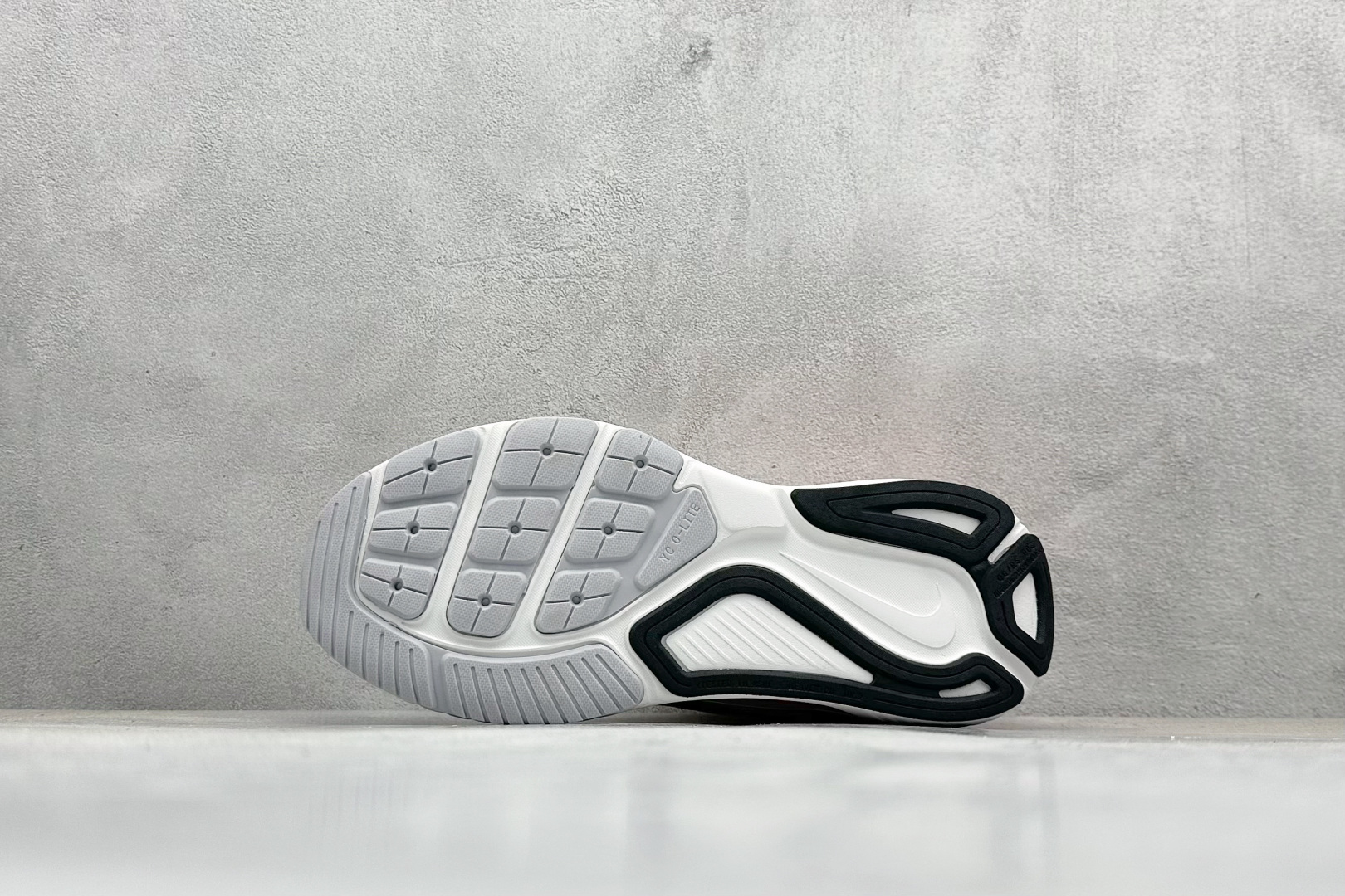 180 NIKE STRUCTURE 26代登月系列网透面气 训跑练步鞋 HJ1102-102
