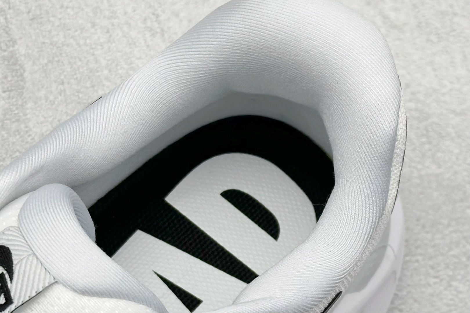 180 NIKE STRUCTURE 26代登月系列网透面气 训跑练步鞋 HJ1102-100