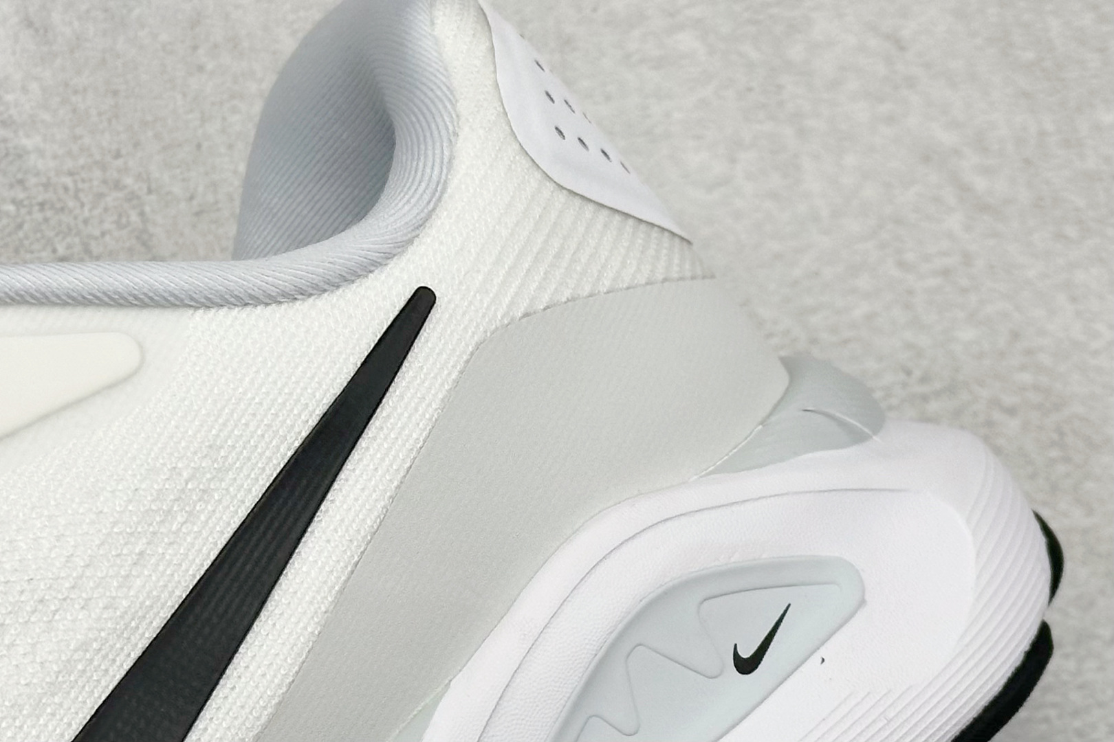 180 NIKE STRUCTURE 26代登月系列网透面气 训跑练步鞋 HJ1102-100