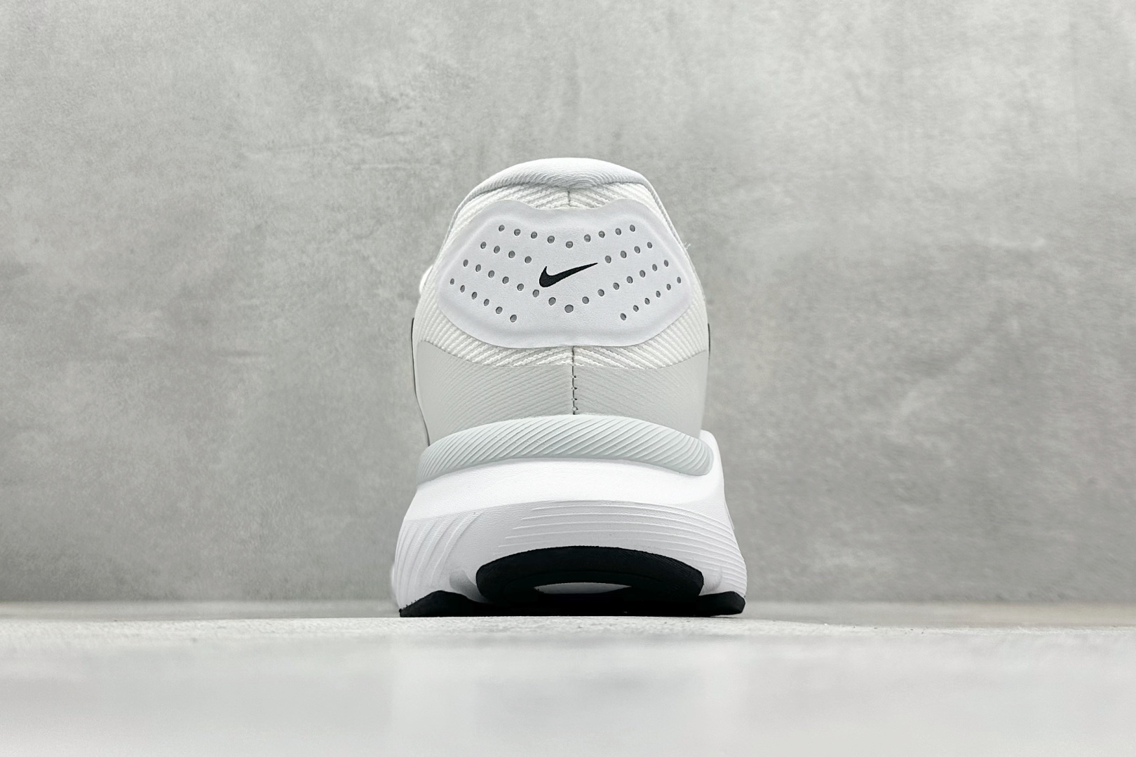 180 NIKE STRUCTURE 26代登月系列网透面气 训跑练步鞋 HJ1102-100