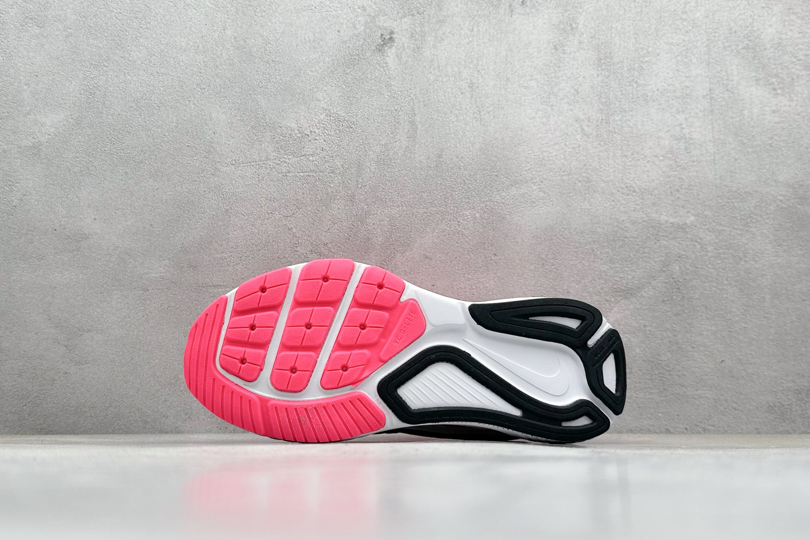 NIKE STRUCTURE 26代登月系列网透面气 训跑练步鞋 HJ1101-601