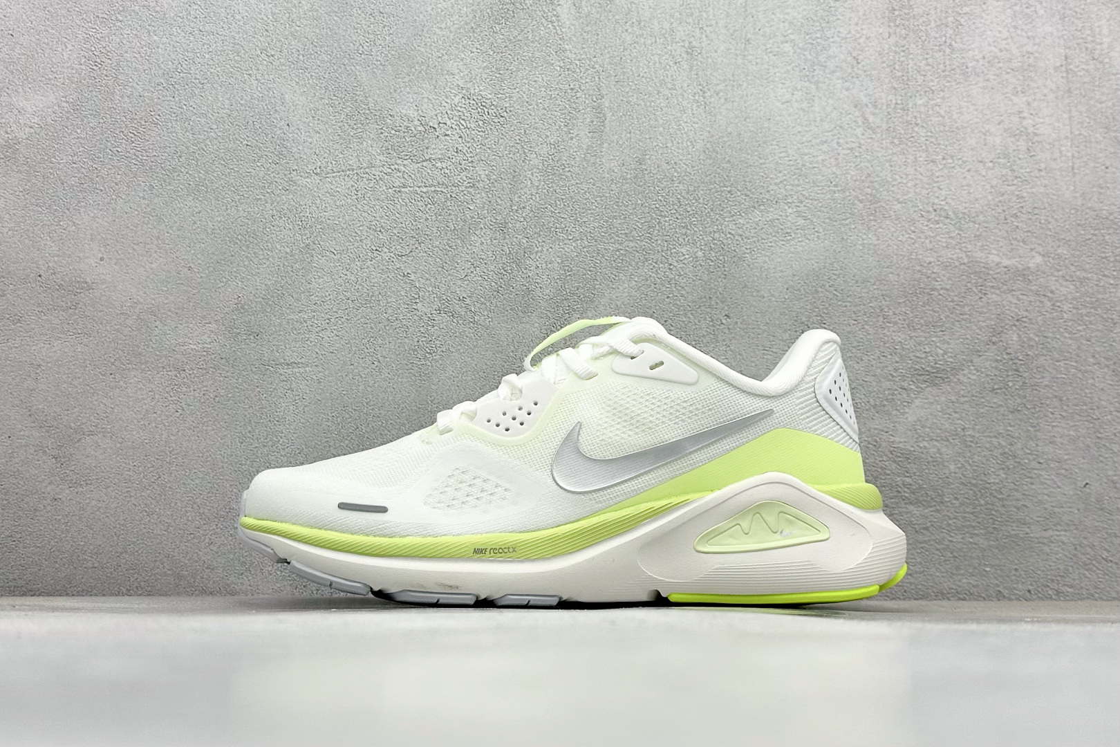 NIKE STRUCTURE 26代登月系列网透面气 训跑练步鞋 HJ1101-103