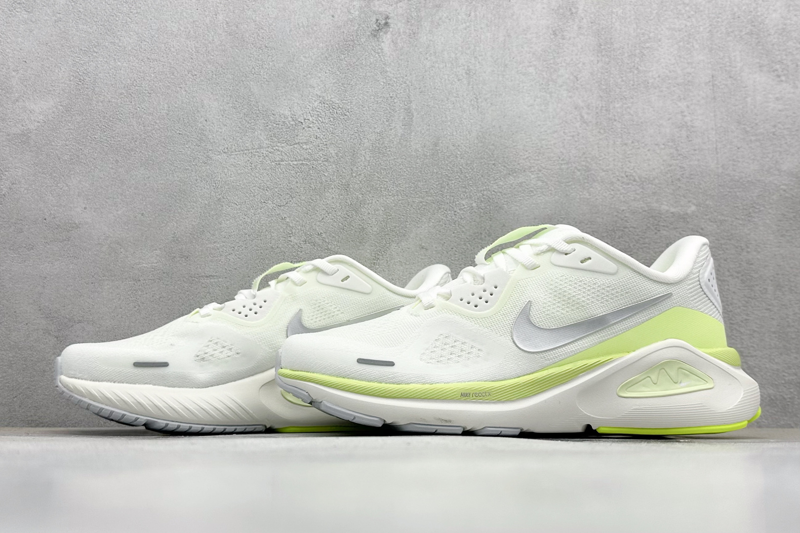 NIKE STRUCTURE 26代登月系列网透面气 训跑练步鞋 HJ1101-103