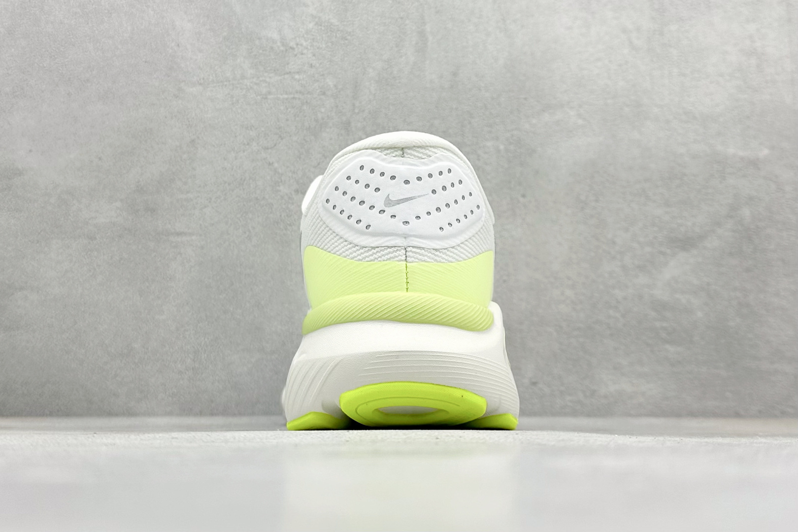 NIKE STRUCTURE 26代登月系列网透面气 训跑练步鞋 HJ1101-103