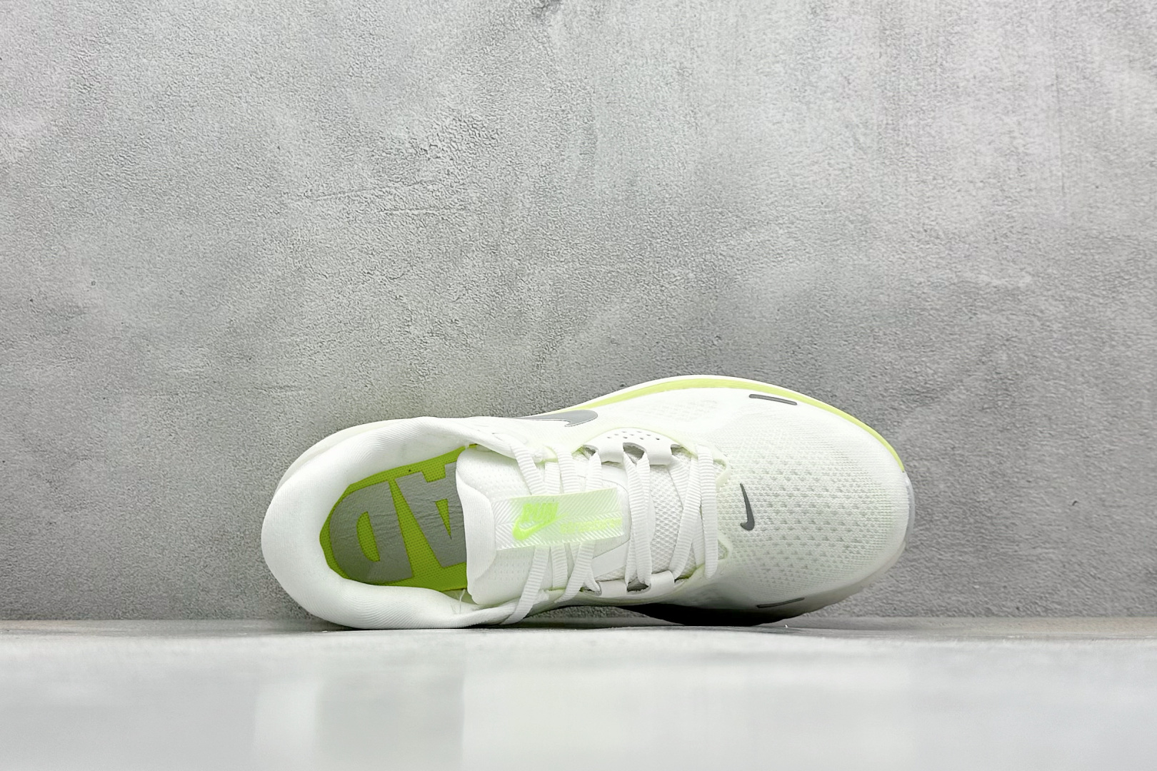 NIKE STRUCTURE 26代登月系列网透面气 训跑练步鞋 HJ1101-103