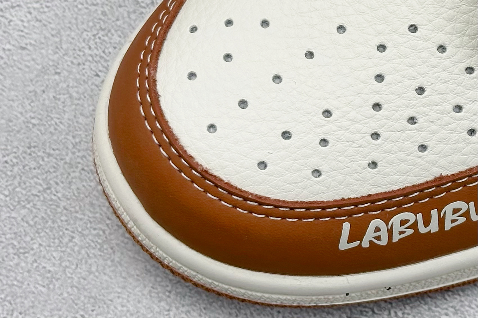 Air Jordan 1 Low 倒勾 “LABUBU联名''经典棕白配色 XB1979-019
