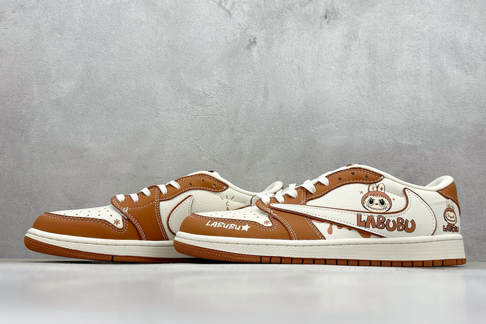 Air Jordan 1 Low 倒勾 “LABUBU联名''经典棕白配色 XB1979-019