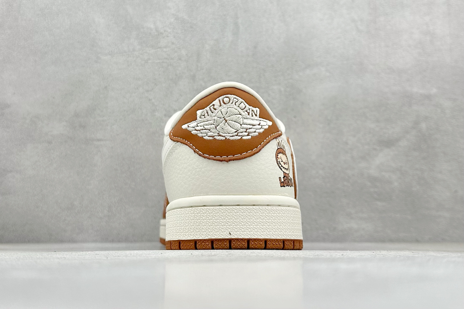 Air Jordan 1 Low 倒勾 “LABUBU联名''经典棕白配色 XB1979-019