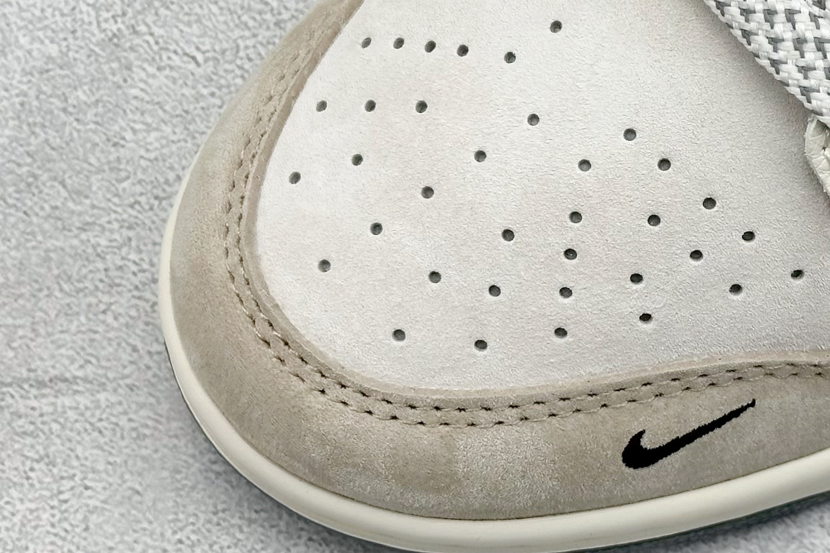 图片[7]-Nike SB Dunk Low“ Supreme联名——凯蒂猫” 周年高端定制 低帮休闲板鞋 定制鞋盒 大厂纯原品质出货 超高清洁度 皮料切割干净无任何毛边 细节完美 货号：XY1688-018 尺码：36 36.5 37.5 38 38.5 39 40 40.5 41 42 42.5 43 44 44.5 45-选品中心