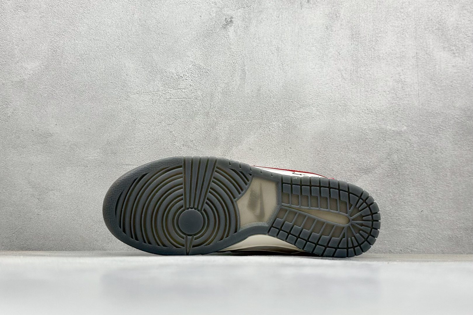 图片[4]-Nike SB Dunk Low“ Supreme联名——凯蒂猫” 周年高端定制 低帮休闲板鞋 定制鞋盒 大厂纯原品质出货 超高清洁度 皮料切割干净无任何毛边 细节完美 货号：XY1688-018 尺码：36 36.5 37.5 38 38.5 39 40 40.5 41 42 42.5 43 44 44.5 45-选品中心