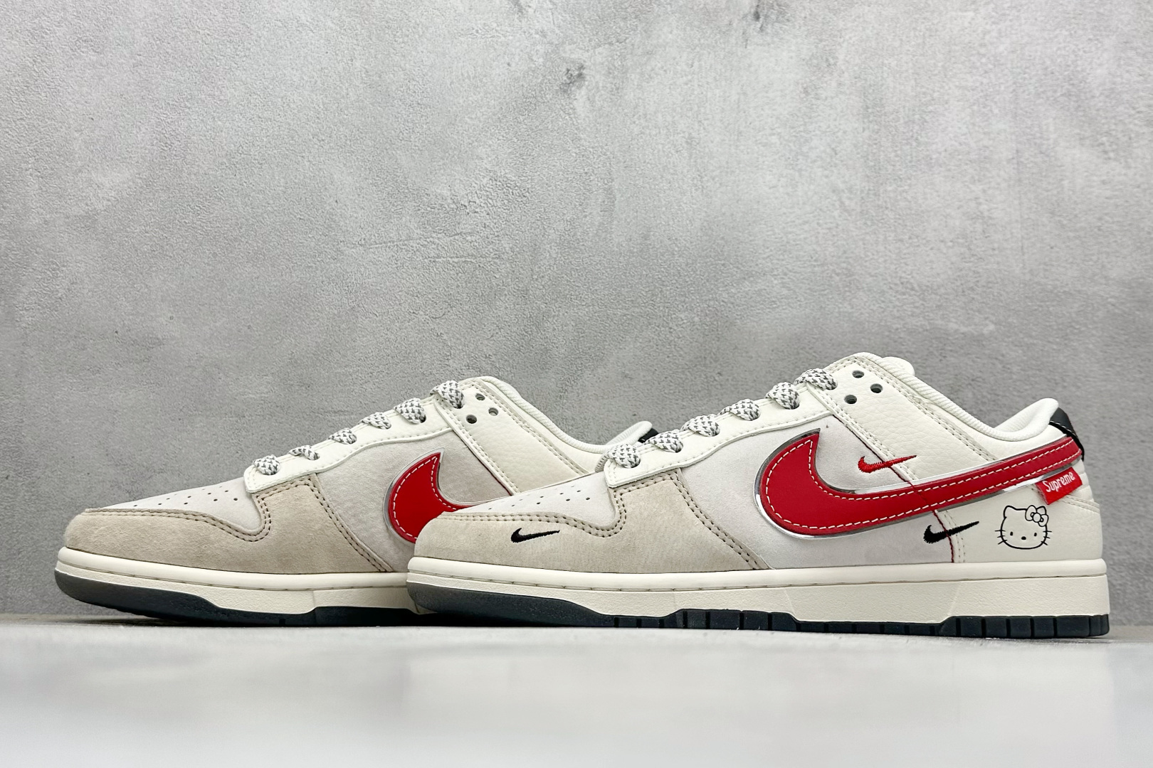 图片[5]-Nike SB Dunk Low“ Supreme联名——凯蒂猫” 周年高端定制 低帮休闲板鞋 定制鞋盒 大厂纯原品质出货 超高清洁度 皮料切割干净无任何毛边 细节完美 货号：XY1688-018 尺码：36 36.5 37.5 38 38.5 39 40 40.5 41 42 42.5 43 44 44.5 45-选品中心