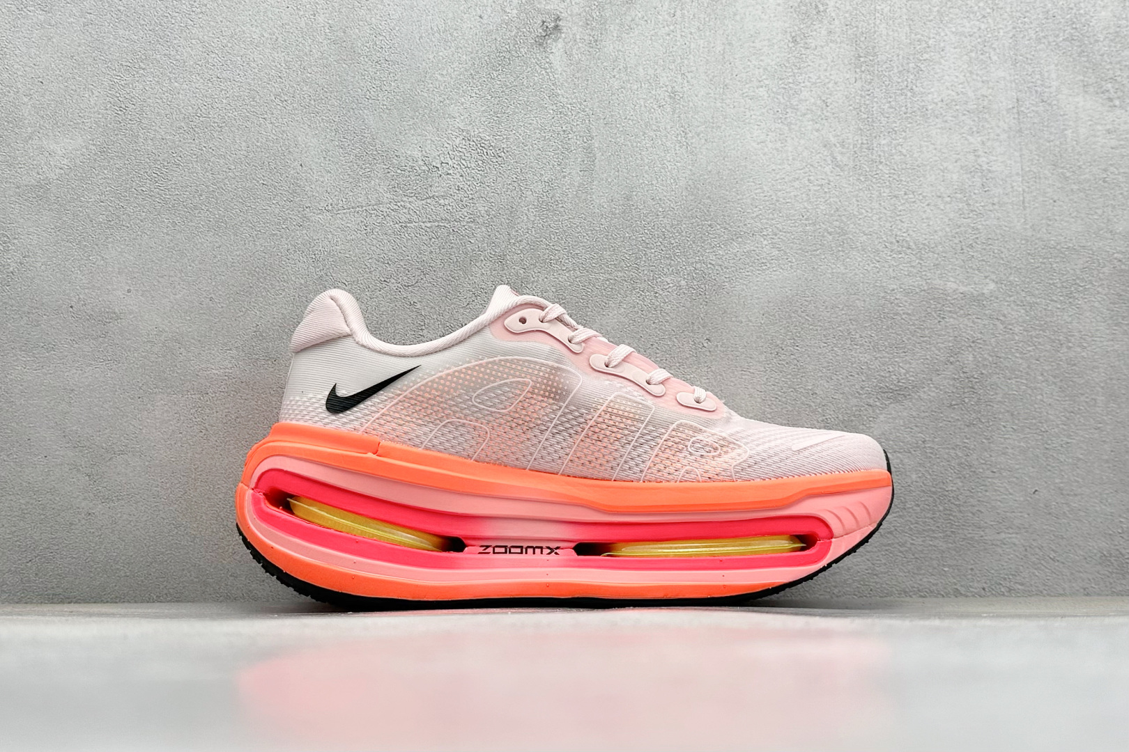 NIKE VOMERO PREMIUM 全掌气垫纤维气柱网面跑步鞋 HQ2050-442
