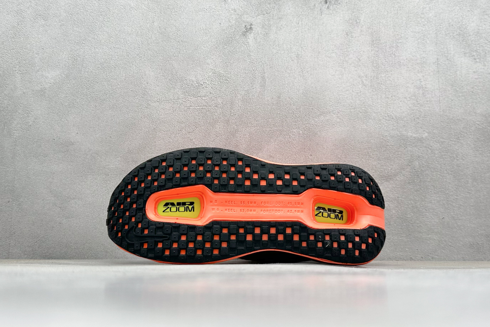 NIKE VOMERO PREMIUM 全掌气垫纤维气柱网面跑步鞋 HQ2050-442