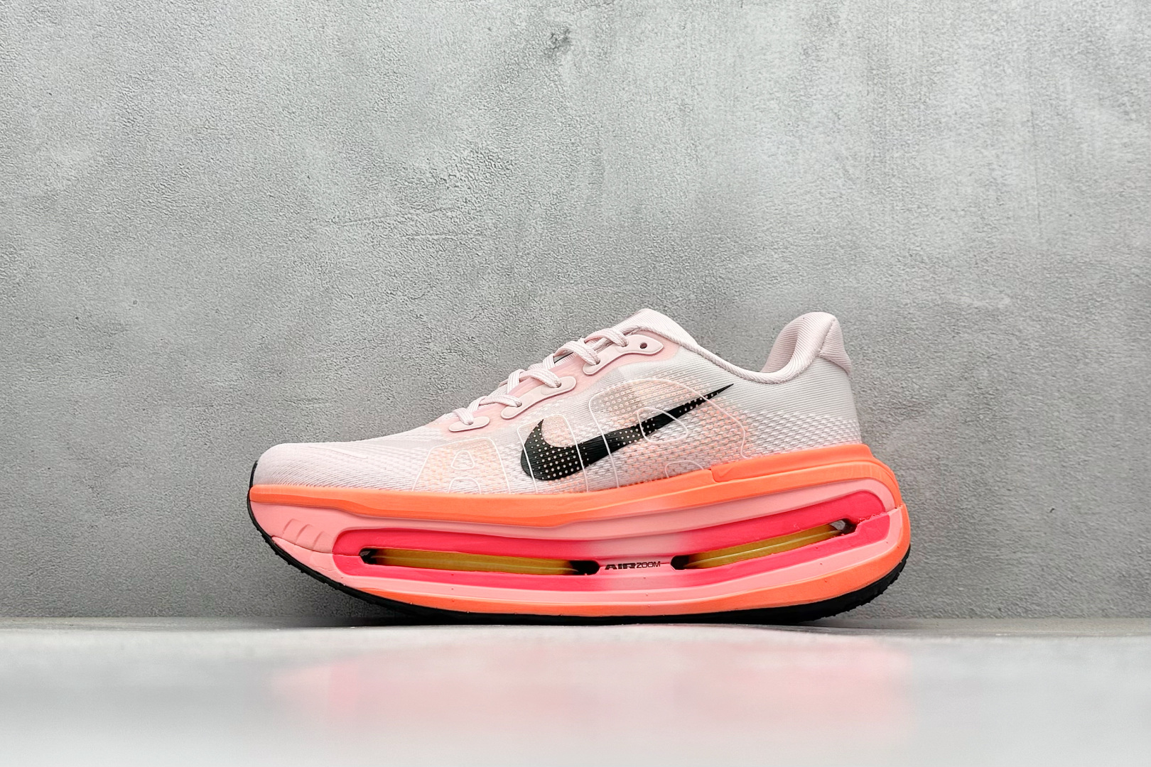 NIKE VOMERO PREMIUM 全掌气垫纤维气柱网面跑步鞋 HQ2050-442