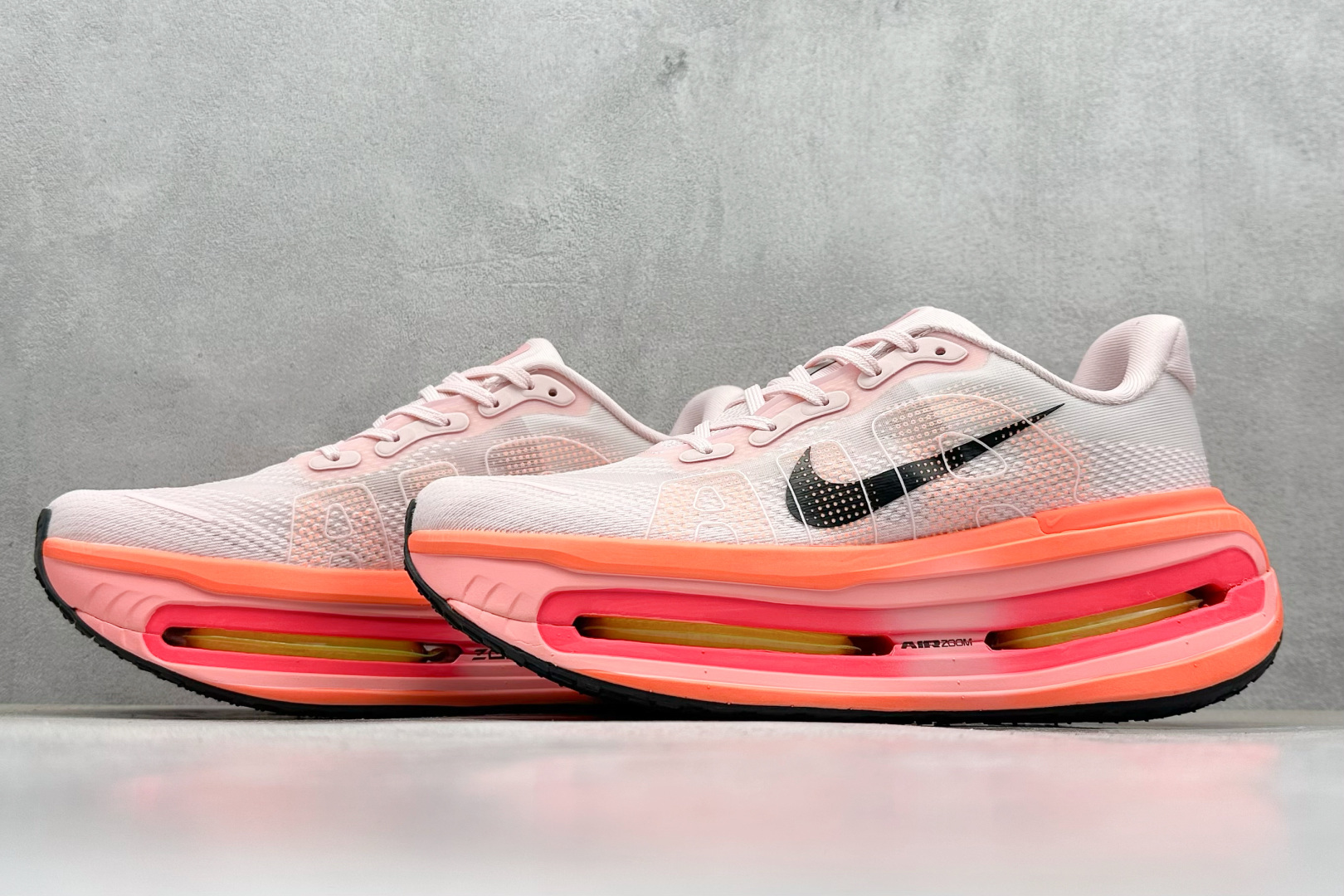 NIKE VOMERO PREMIUM 全掌气垫纤维气柱网面跑步鞋 HQ2050-442
