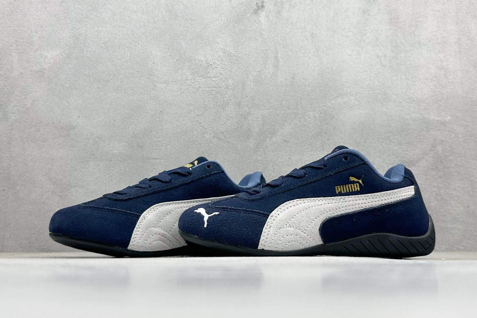 图片[5]-HY童鞋Puma Speedcet OG 彪马低帮复古运动休闲赛车跑鞋 以趣味十足又前卫复古的设计引领潮流，将赛道精神融入街头时尚，开启前卫竞速之旅。融入经典配色，主打前卫复古风。鞋款的鞋侧以复古的流线造型，缀以经典Logo，巧妙吸睛；麂皮+网眼融合舒适鞋面，赋予了独特的个性美学，演绎赛车的无尽能量。 货号：401700 03 尺码：24-35-选品中心