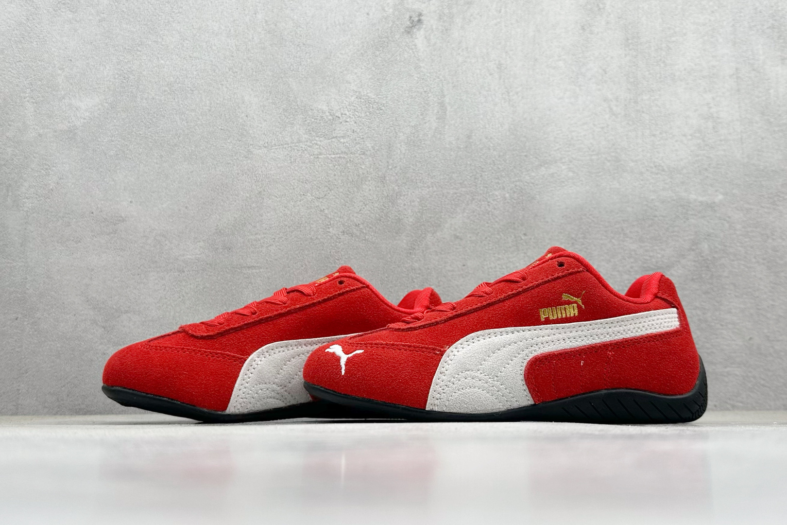 图片[5]-HY童鞋Puma Speedcet OG 彪马低帮复古运动休闲赛车跑鞋 以趣味十足又前卫复古的设计引领潮流，将赛道精神融入街头时尚，开启前卫竞速之旅。融入经典配色，主打前卫复古风。鞋款的鞋侧以复古的流线造型，缀以经典Logo，巧妙吸睛；麂皮+网眼融合舒适鞋面，赋予了独特的个性美学，演绎赛车的无尽能量。 货号：401700 02 尺码：24-35-选品中心