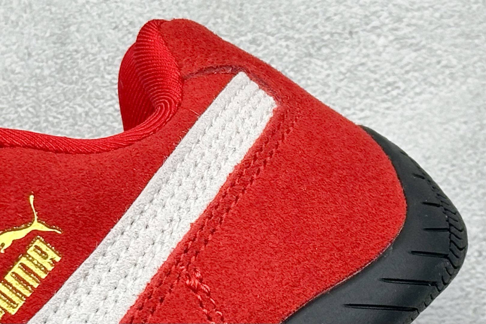 图片[9]-HY童鞋Puma Speedcet OG 彪马低帮复古运动休闲赛车跑鞋 以趣味十足又前卫复古的设计引领潮流，将赛道精神融入街头时尚，开启前卫竞速之旅。融入经典配色，主打前卫复古风。鞋款的鞋侧以复古的流线造型，缀以经典Logo，巧妙吸睛；麂皮+网眼融合舒适鞋面，赋予了独特的个性美学，演绎赛车的无尽能量。 货号：401700 02 尺码：24-35-选品中心