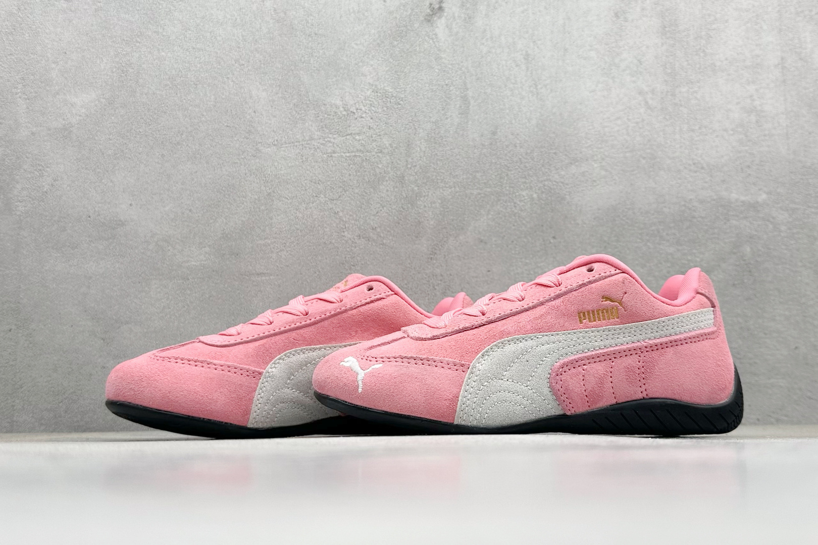 图片[5]-HY童鞋Puma Speedcet OG 彪马低帮复古运动休闲赛车跑鞋 以趣味十足又前卫复古的设计引领潮流，将赛道精神融入街头时尚，开启前卫竞速之旅。融入经典配色，主打前卫复古风。鞋款的鞋侧以复古的流线造型，缀以经典Logo，巧妙吸睛；麂皮+网眼融合舒适鞋面，赋予了独特的个性美学，演绎赛车的无尽能量。 货号：401699 05 尺码：24-35-选品中心